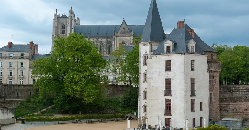 Combien coûte une enseigne à Nantes ?