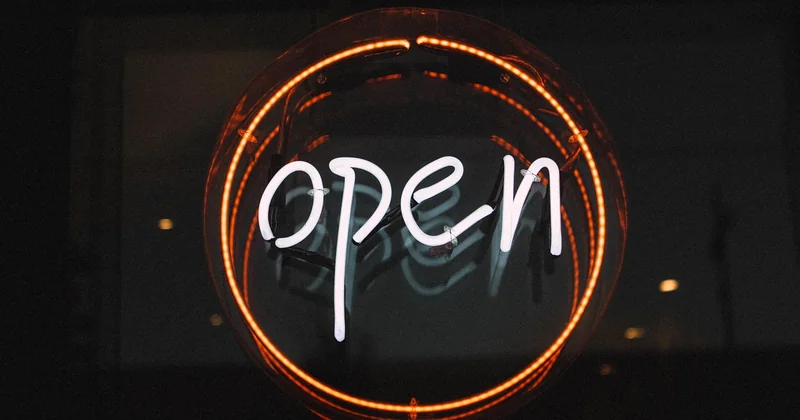Panneau ou enseigne lumineuse : l'erreur de brief la plus courante