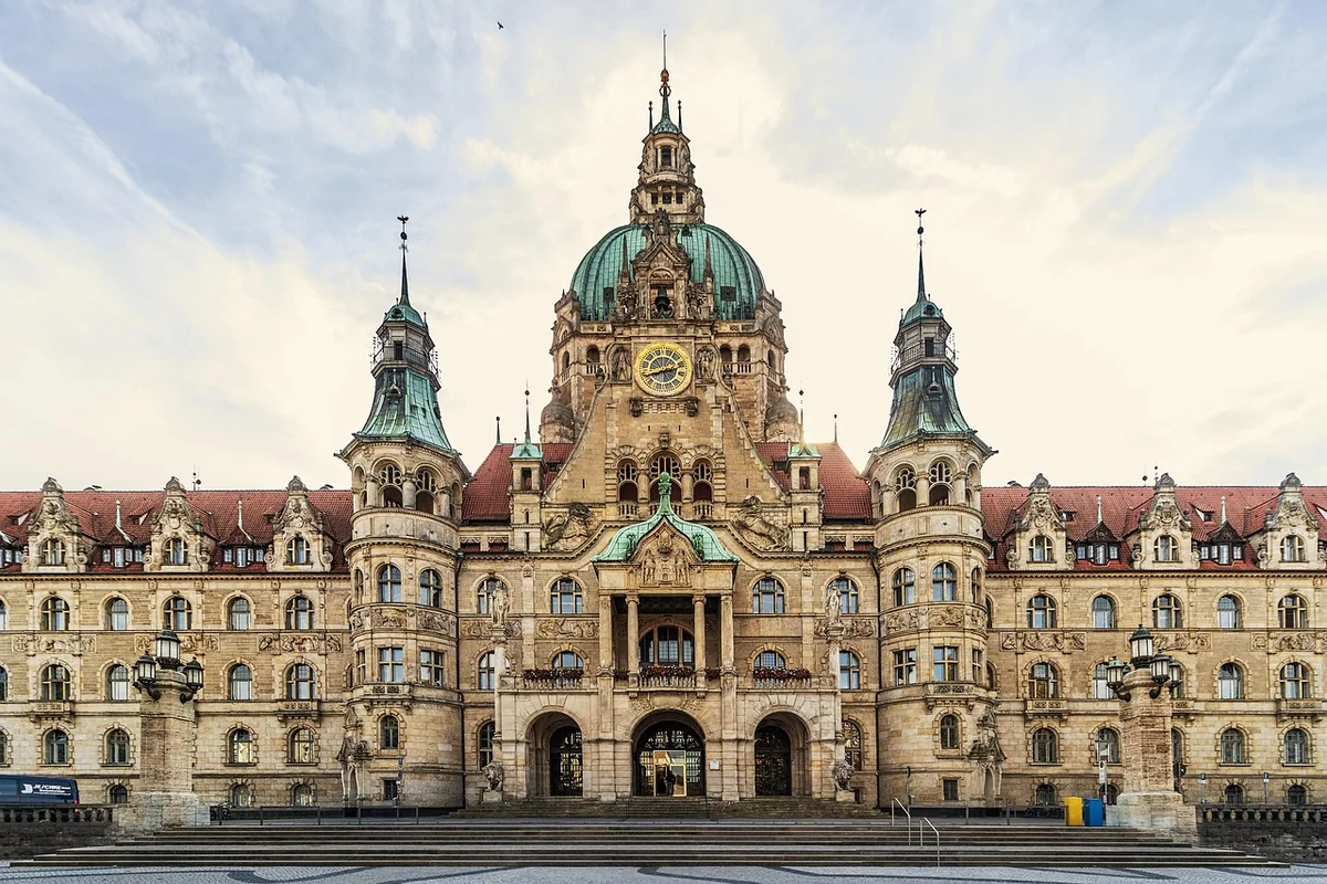 Les services municipaux : urbanisme, affaires scolaires, CCAS