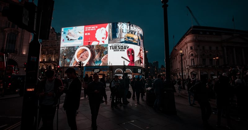 Enseigne lumineuse industrielle en région nantaise : nos conseils pour bien choisir