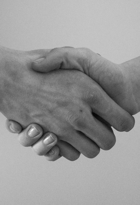 découvrez les accords d'achat d'électricité, des contrats clés qui favorisent des transactions d'énergie renouvelable et conventionnelle, tout en optimisant la gestion des coûts énergétiques et en garantissant la durabilité environnementale.