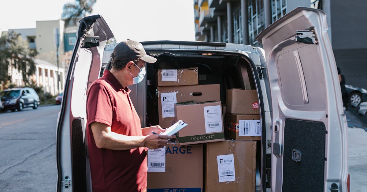 découvrez les enjeux et solutions innovantes de la logistique urbaine. optimisez le transport en ville grâce à des méthodes durables et efficaces qui répondent aux défis modernes de l'urbanisation.