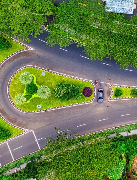 découvrez comment les villes durables transforment notre manière de vivre en intégrant des solutions écologiques, des infrastructures intelligentes et des espaces verts pour assurer un avenir meilleur et plus respectueux de l'environnement.