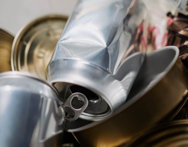 découvrez l'upcycling : une démarche créative et écologique qui consiste à transformer des objets ou matériaux usagés en produits neufs de meilleure qualité ou utilité. apprenez comment donner une seconde vie à vos déchets tout en protégeant l'environnement.