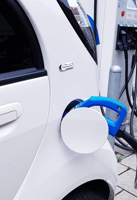 découvrez tout ce qu'il faut savoir sur la voiture électrique : avantages, fonctionnement, autonomie, coûts et conseils pour bien choisir votre véhicule écologique.