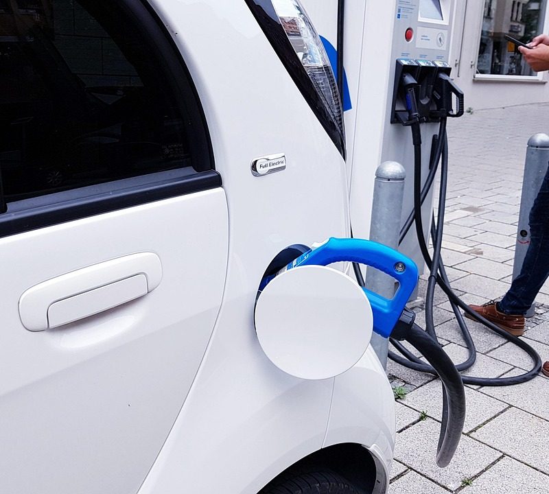 découvrez tout ce qu'il faut savoir sur la voiture électrique : avantages, fonctionnement, autonomie, coûts et conseils pour bien choisir votre véhicule écologique.