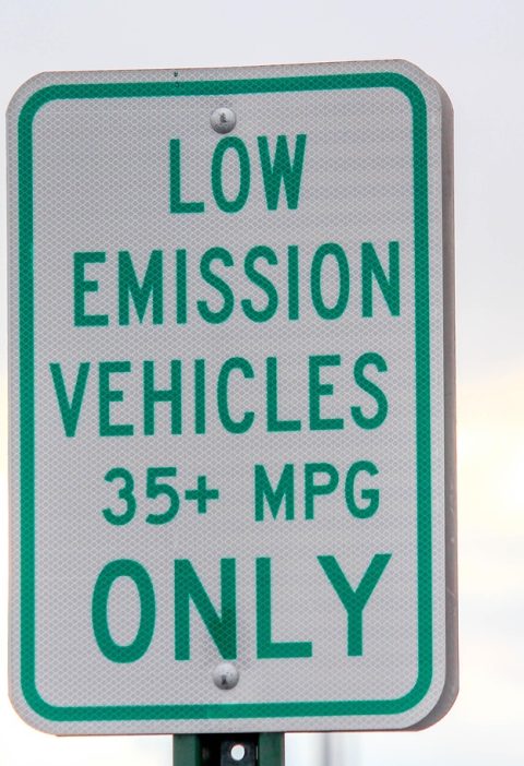 découvrez comment les émissions du secteur des transports influencent l'environnement et explorez des solutions pour réduire votre impact carbone grâce à des alternatives durables.
