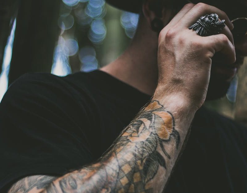 découvrez ce qu'est un alternative model : définition, caractéristiques, rôle dans l'industrie de la mode, différences avec les modèles traditionnels et comment devenir alternative model.