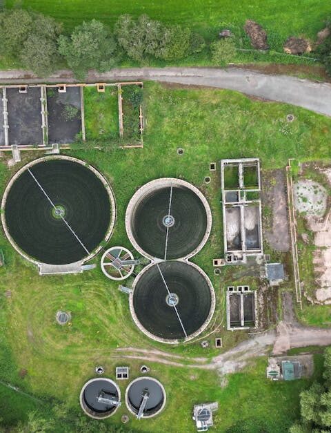 découvrez les différentes étapes du traitement des eaux usées, les technologies innovantes et les bonnes pratiques pour préserver l'environnement et assurer une eau propre et sûre.