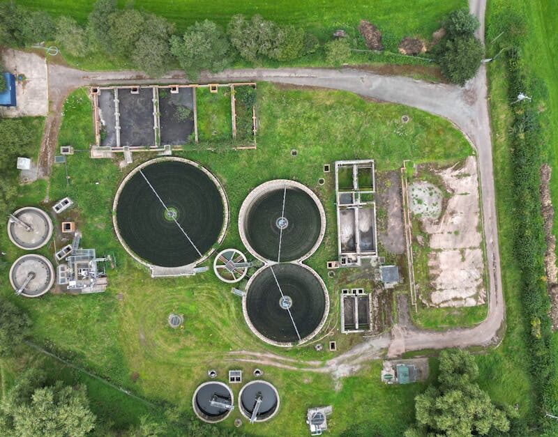 découvrez les différentes étapes du traitement des eaux usées, les technologies innovantes et les bonnes pratiques pour préserver l'environnement et assurer une eau propre et sûre.