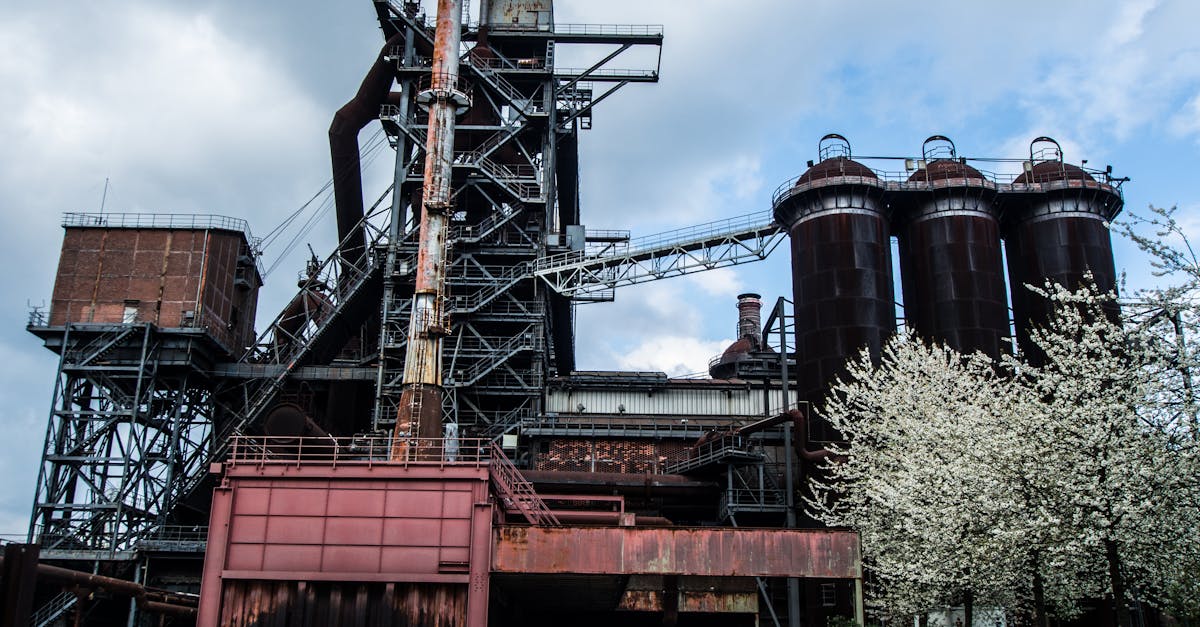 découvrez le brownfield redevelopment : la réhabilitation et la transformation des friches industrielles en espaces utiles, durables et innovants pour les villes de demain.