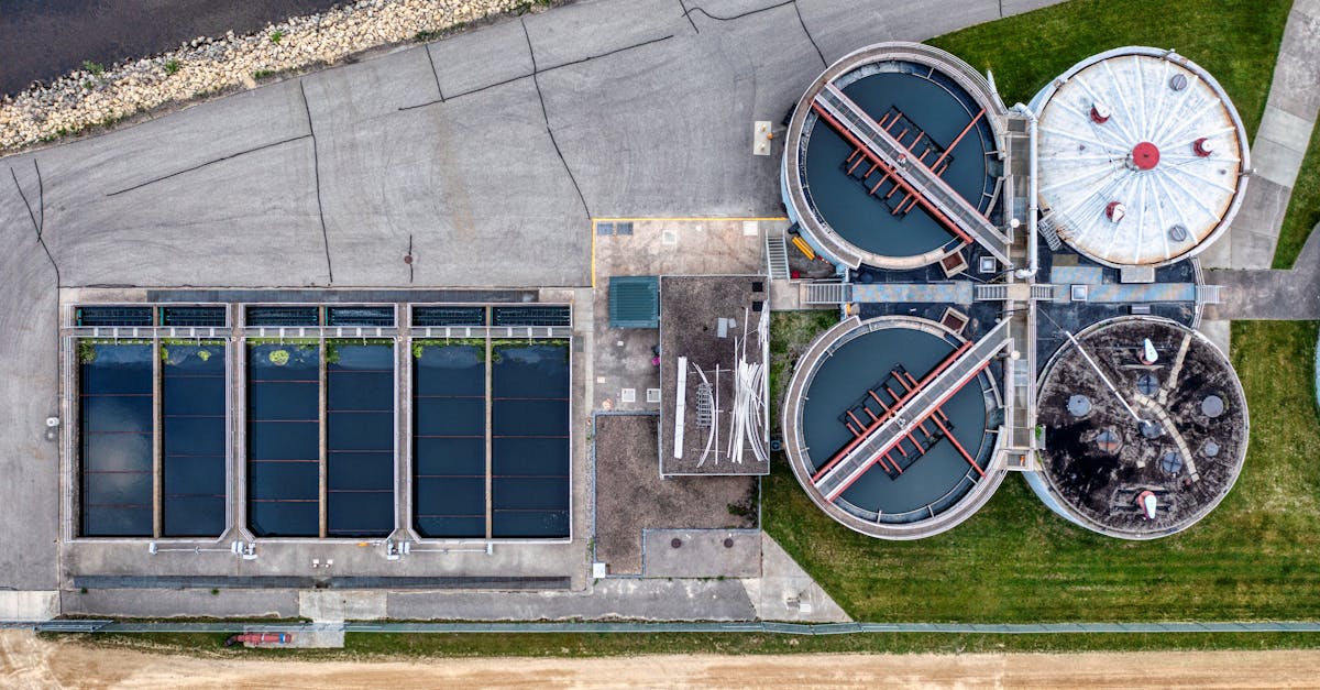 découvrez les étapes clés et les technologies utilisées dans le traitement des eaux usées pour protéger l'environnement et garantir une eau plus propre.