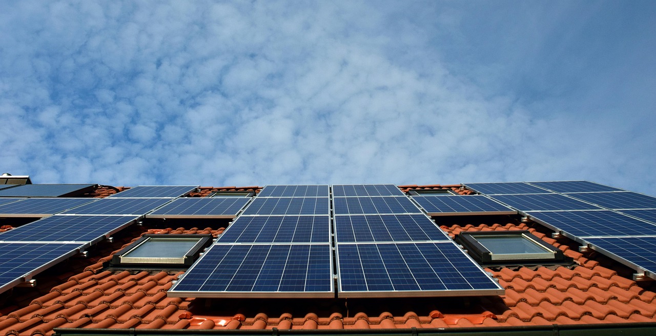 découvrez tout ce qu'il faut savoir sur les panneaux solaires : fonctionnement, avantages, installation et économies d'énergie. optez pour une solution écologique et rentable pour votre maison ou entreprise.