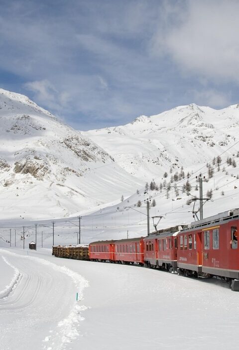 d&eacute;couvrez la ligne ferroviaire montpellier-perpignan, un trajet rapide et confortable reliant deux villes phares du sud de la france, offrant des paysages magnifiques et un service efficace.