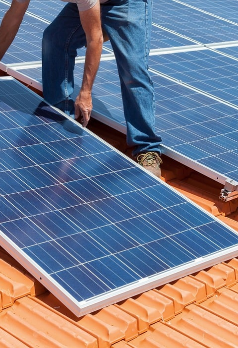 installation de panneaux solaires : profitez d'une &eacute;nergie renouvelable, r&eacute;duisez vos factures d'&eacute;lectricit&eacute; et contribuez &agrave; la protection de l'environnement gr&acirc;ce &agrave; nos solutions sur mesure.